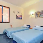 Ana 1684 פולה