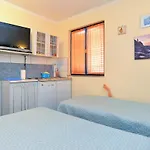 Ana 1684 פולה