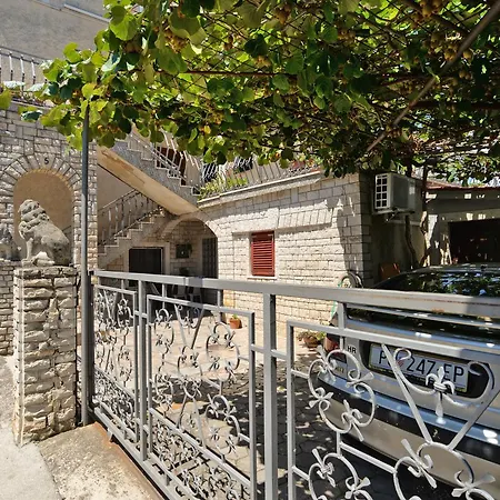Apartment Ana 1684