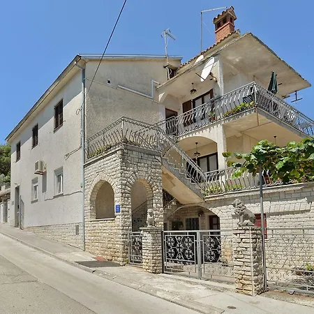 Ana 1684 * Pula