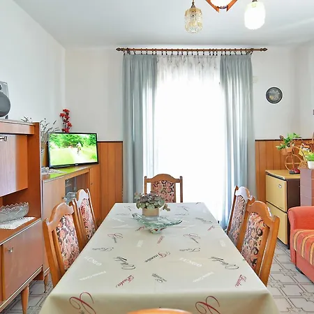 Ana 1684 Apartman Póla