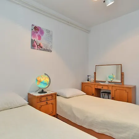 Apartment Ana 1684 *